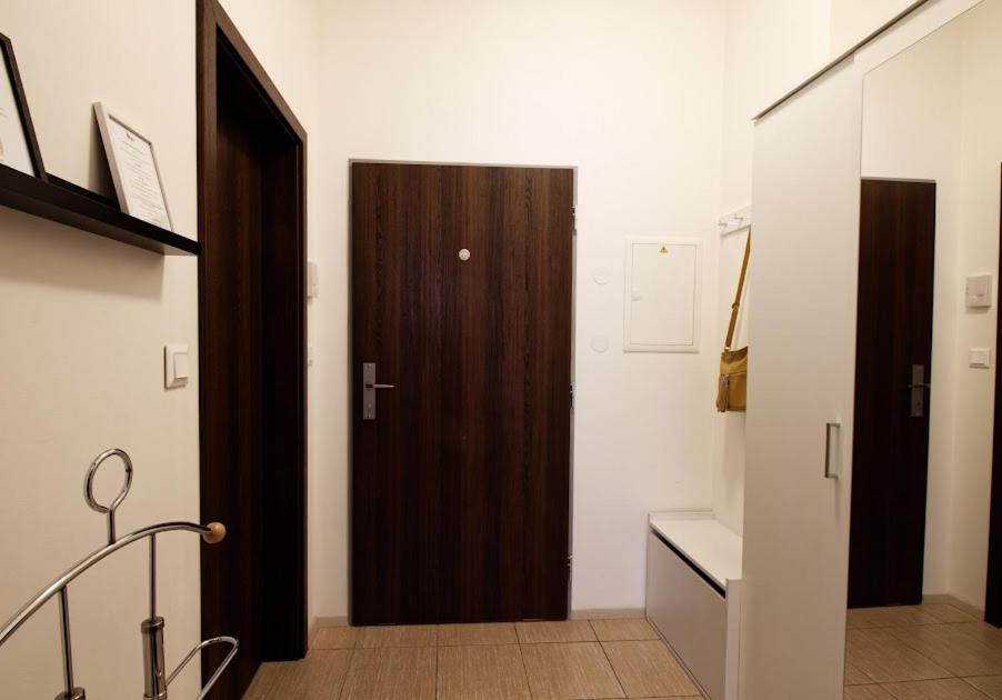 Cosy Studio, 15Min To Old Centre, Self-Check In, Free Wifi, Welcome Drink! Praga Exterior foto